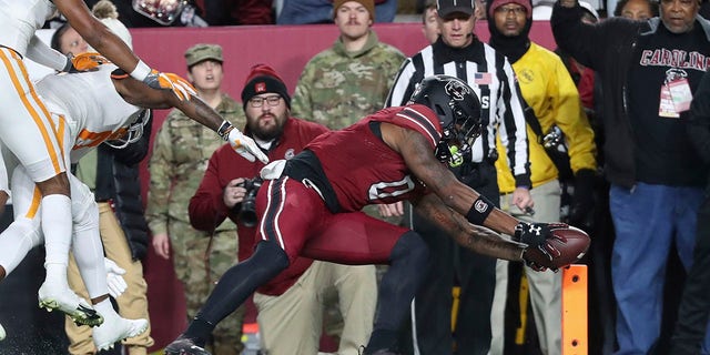 South Carolina tight end Jaheim Bell (0) dives for the end zone to score on a 19-yard reception during the first half of the team's NCAA college football game against Tennessee on Saturday, Nov. 19, 2022, in Columbia, S.C. 