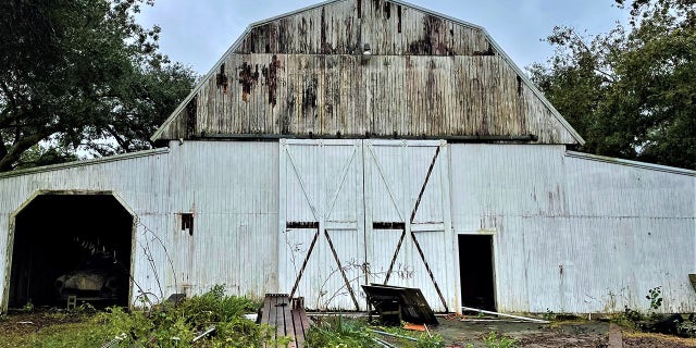 Gonzalez stored several cars in this barn on a farm he owned.