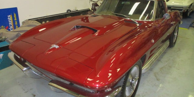 Leroy Gonzalez's 1963 Stingray split-window coupe features several modifications.