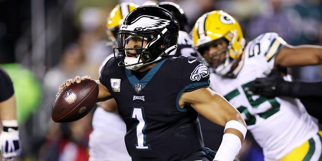 Jalen Hurts #1 of the Philadelphia Eagles runs with the ball during the first quarter against the Green Bay Packers at Lincoln Financial Field on November 27, 2022 in Philadelphia, Pennsylvania.