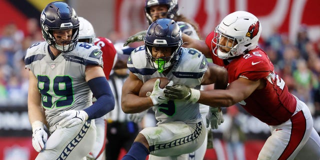 Geno Smith, Kenneth Walker III Lead Seahawks To Gutsy Road Win Over ...