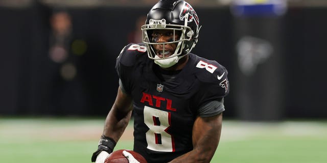 Falcons place tight end Kyle Pitts on IR with MCL injury 3 Kyle Pitts #8 of the Atlanta Falcons runs after a reception against the Carolina Panthers during the fourth quarter at Mercedes-Benz Stadium on October 30, 2022 in Atlanta, Georgia.