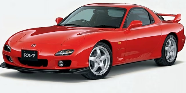 انتهى إنتاج الجيل الثالث من Mazda RX-7 في عام 1997.