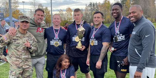 Former Tampa Bay Buccaneers fullback Mike Alstott, second from left, poses with U.S. Army members in Germany during the USAA Salute to Service Boot Camp.