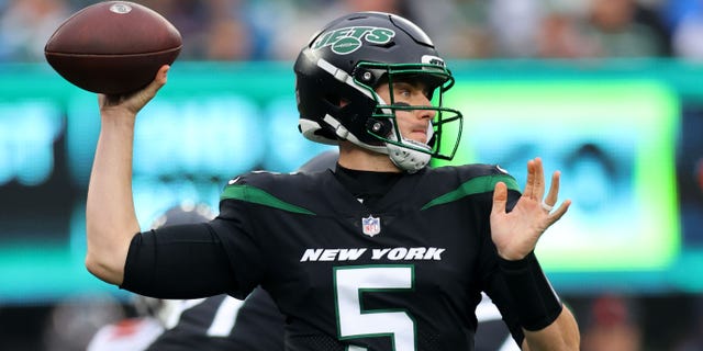 Mike White of the New York Jets throws a pass against the Chicago Bears at MetLife Stadium on Nov. 27, 2022, in East Rutherford, New Jersey.