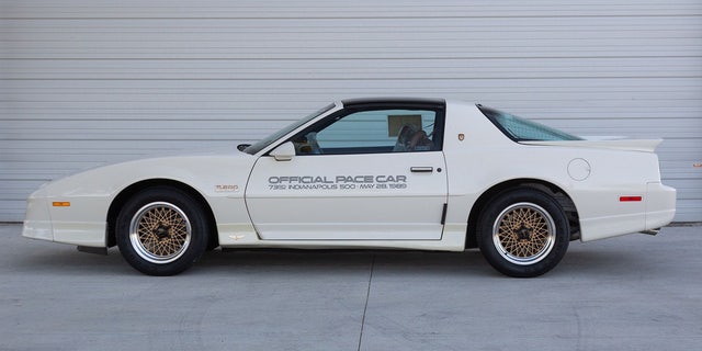 Only 1,555 pace car replicas were built.
