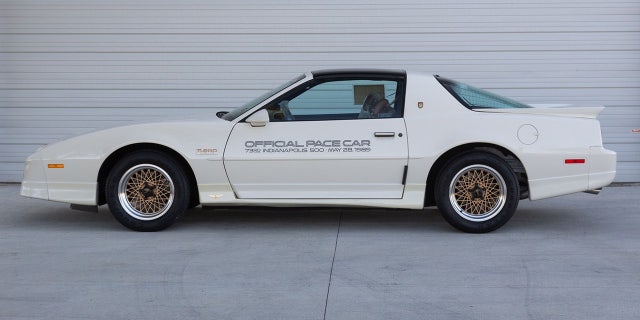 Only 1,555 pace car replicas were built.