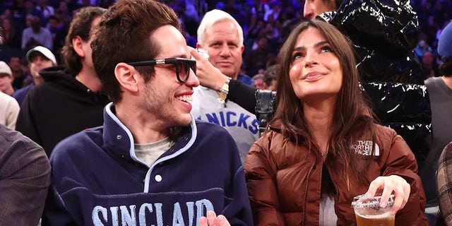 Pete Davidson and Emily Ratajkowski sat side-by-side at the Knicks game in New York.