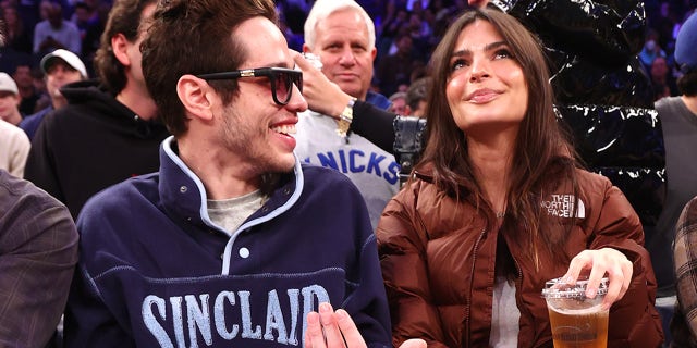 Pete Davidson and Emily Ratajkowski sat side-by-side at the Knicks game in New York.