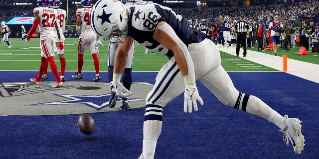 Dalton Schultz (86) of the Dallas Cowboys celebrates a touchdown during the second half of a game against the New York Giants Nov. 24, 2022, in Arlington, Texas. 