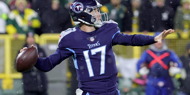 Ryan Tannehill #17 of the Tennessee Titans looks to throw a pass against the Green Bay Packers during the first quarter in the game at Lambeau Field on November 17, 2022 in Green Bay, Wisconsin.