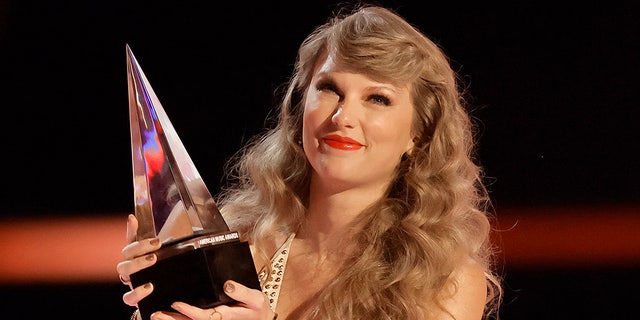 Taylor Swift detém o título do American Music Awards de artista mais condecorado.