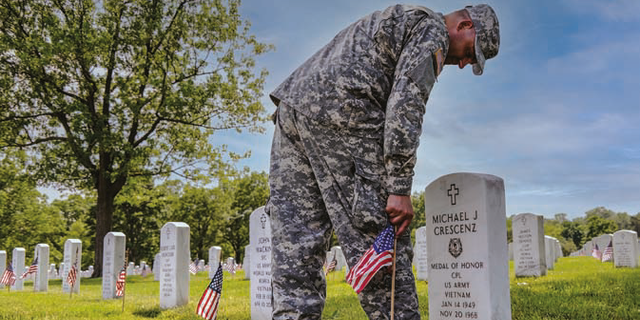 Memorial Day 2023: Note on a white stone cross - Fox News