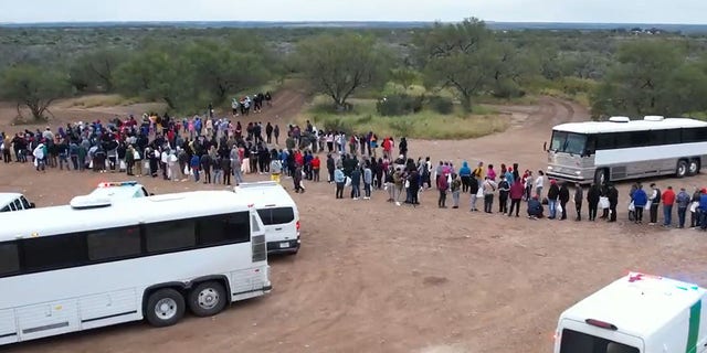 Nov 19, 2022: A massive group of migrants in Eagle Pass, Texas.
