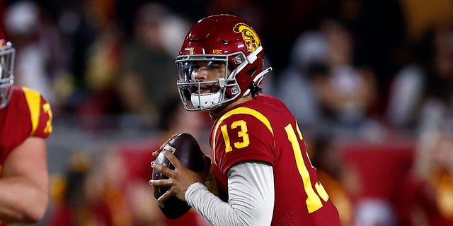 No. 6 USC takes down No. 15 Notre Dame, improving CFP hopes heading into Pac 12 title game - Fox News