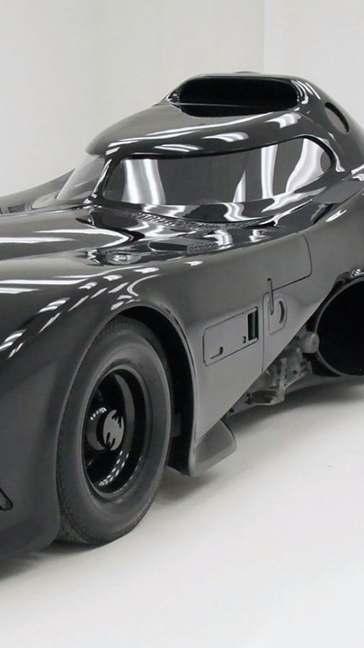 未開封　1/43 1989 MOVIE BATMOBILE(BATMAN) Adam Savage Unboxes the Batmobile From Batman (1989)! - YouTube