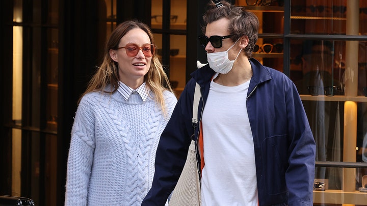 Harry Styles hit in face by flying objects at Los Angeles show