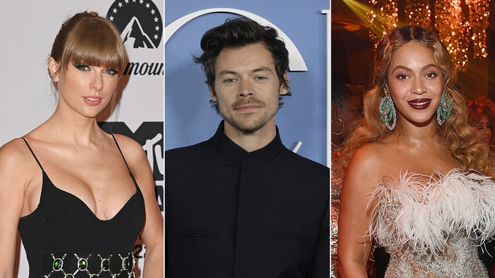 Harry Styles leads tribute to Queen Elizabeth II at his concert