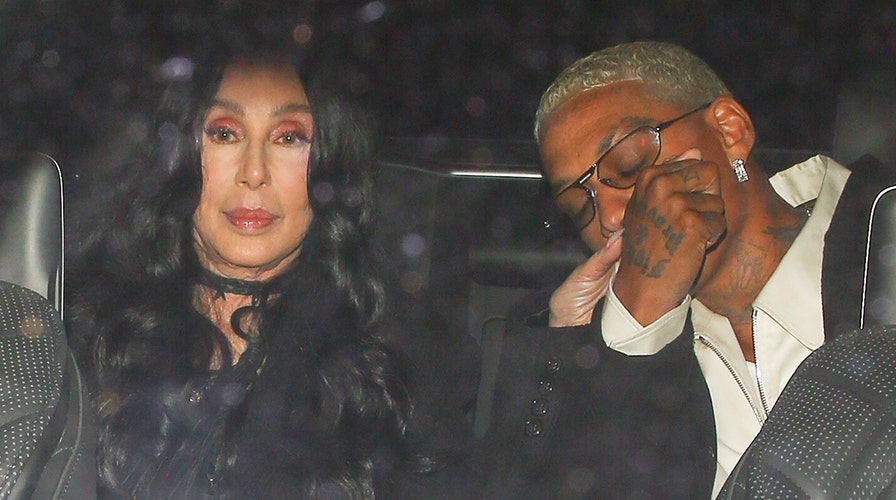 Cher Gets A Kiss During Date Night With New Boyfriend, Alexander ...