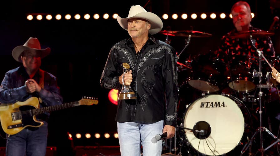 Jessie James Decker excited to see Alan Jackson honored at CMA Awards