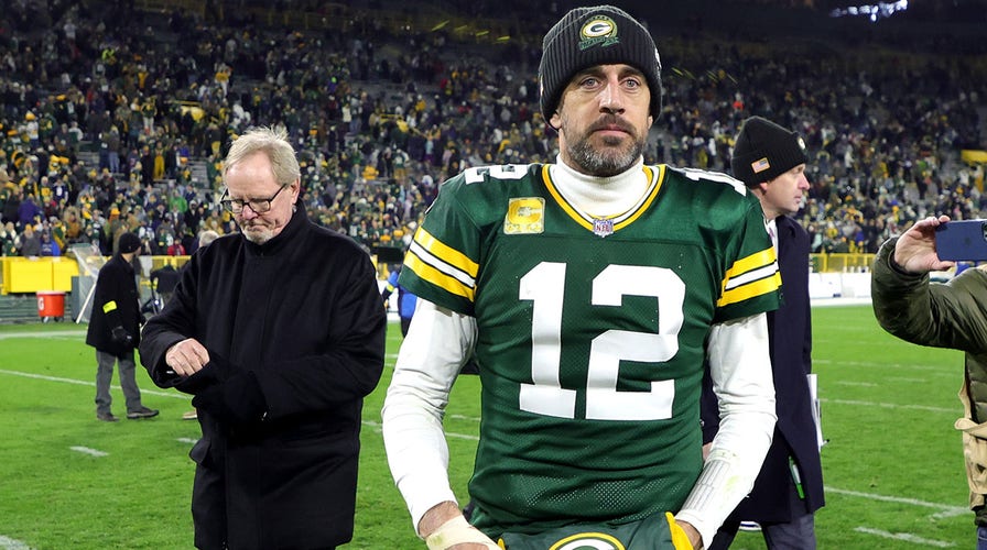 Aaron Rodgers returns to practice field for first time since Nov