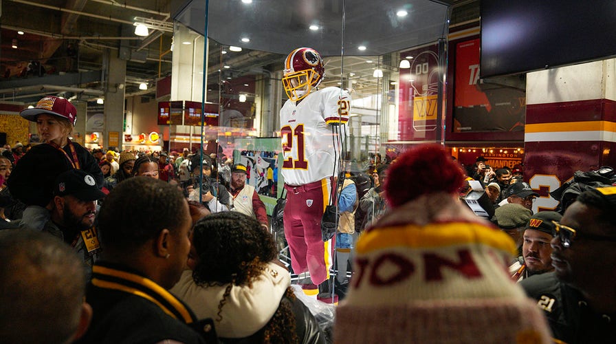 Thousands Attend Funeral For Redskins Star