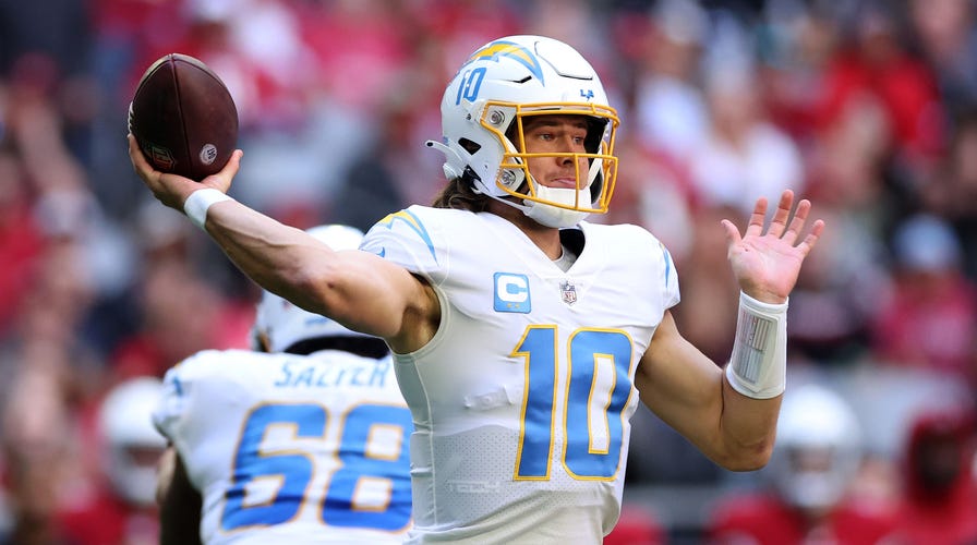 Chargers' 2-point conversion stuns Cardinals in thrilling comeback