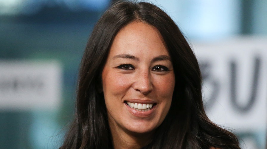 Fixer Upper' Star Joanna Gaines Shuts Down the 'Tonight Show' in Lace Dress