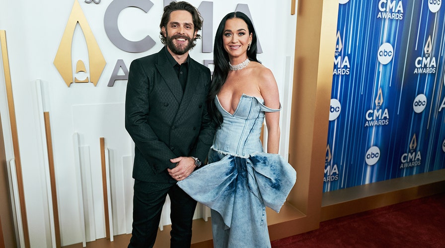 Katy Perry walks CMA Awards red carpet