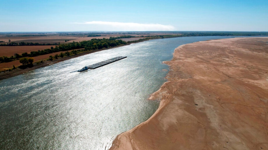 Mississippi River Water Levels Plummet Due To Drought Exposing   MS 