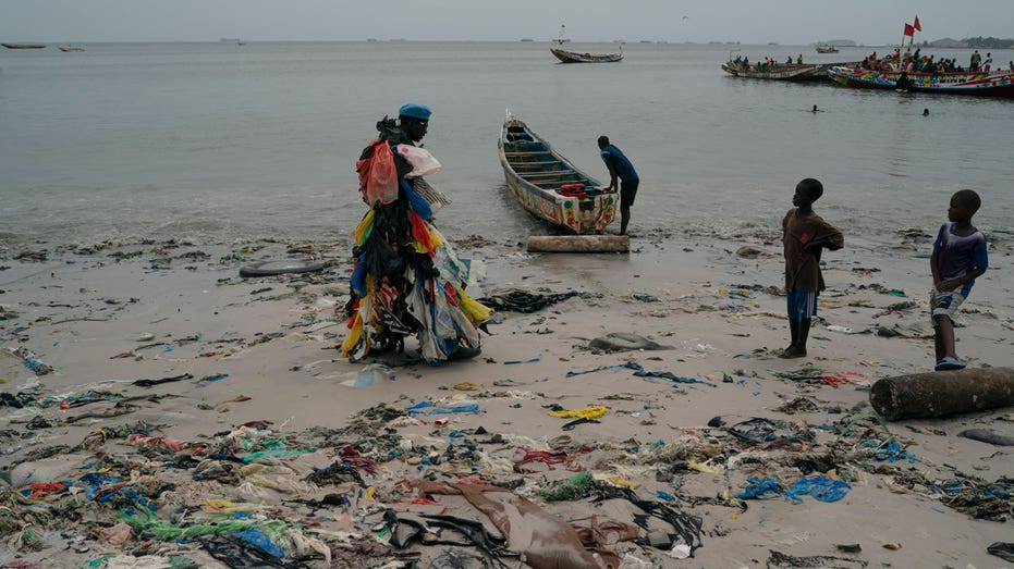 'Plastic Man' has a mission: Cleaning up Senegal