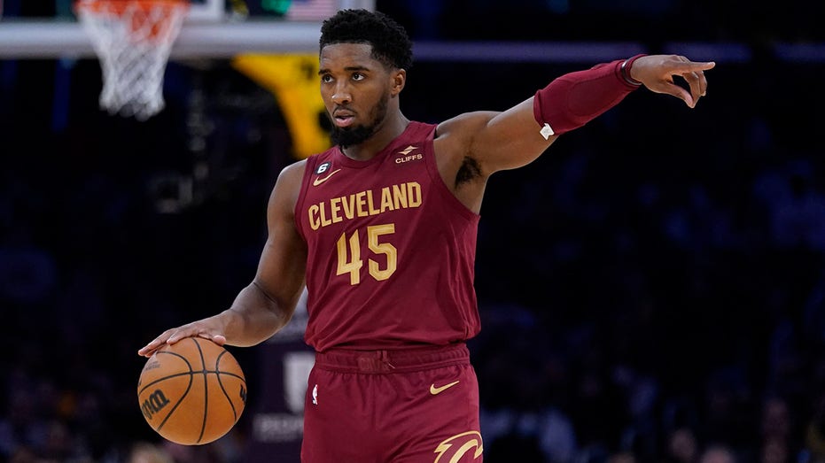 5-time NBA All-Star Donovan Mitchell agrees to 3-year contract extension with Cavaliers: report thumbnail