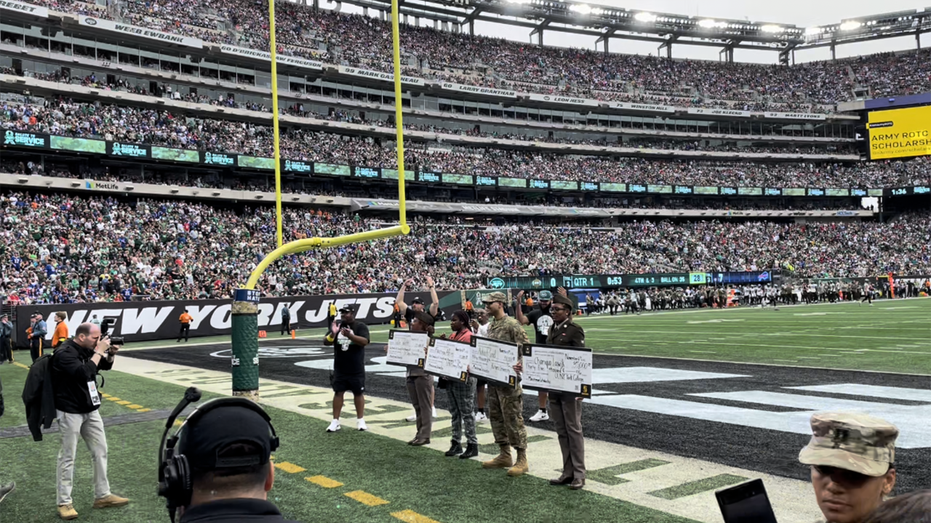#Military recruits receive full-tuition scholarships to ROTC schools at New York Jets game: ‘Truly grateful’ 1 scholarships