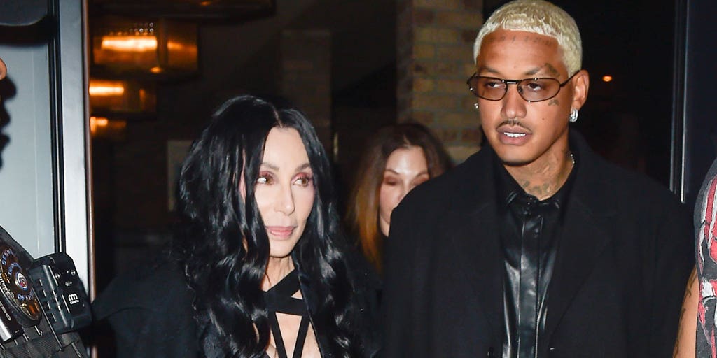 Cher jokes her relationship with much-younger boyfriend is 'ridiculous,' reveals why she won't date older men - Vimarsana News
