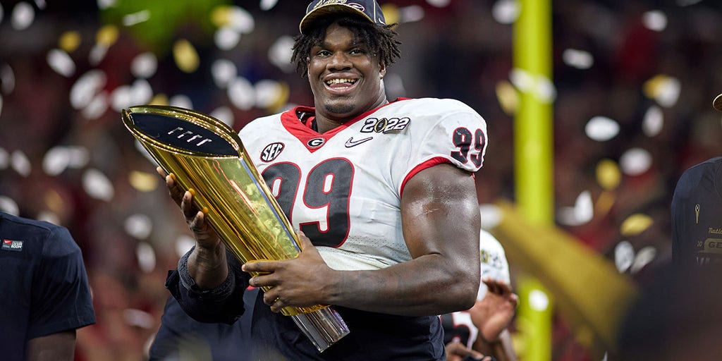 Georgia ends national championship drought and more headlines that topped college football in 2022 - Vimarsana News