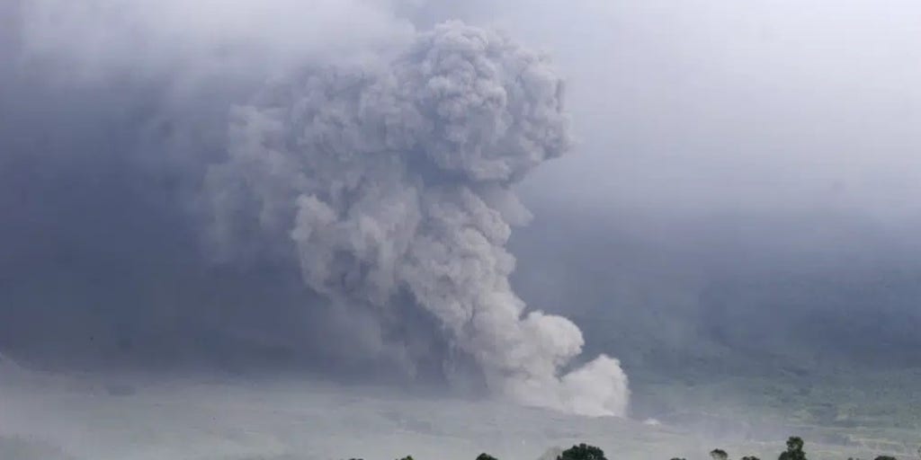 Indonesian volcano erupts, releasing river of lava - Vimarsana News