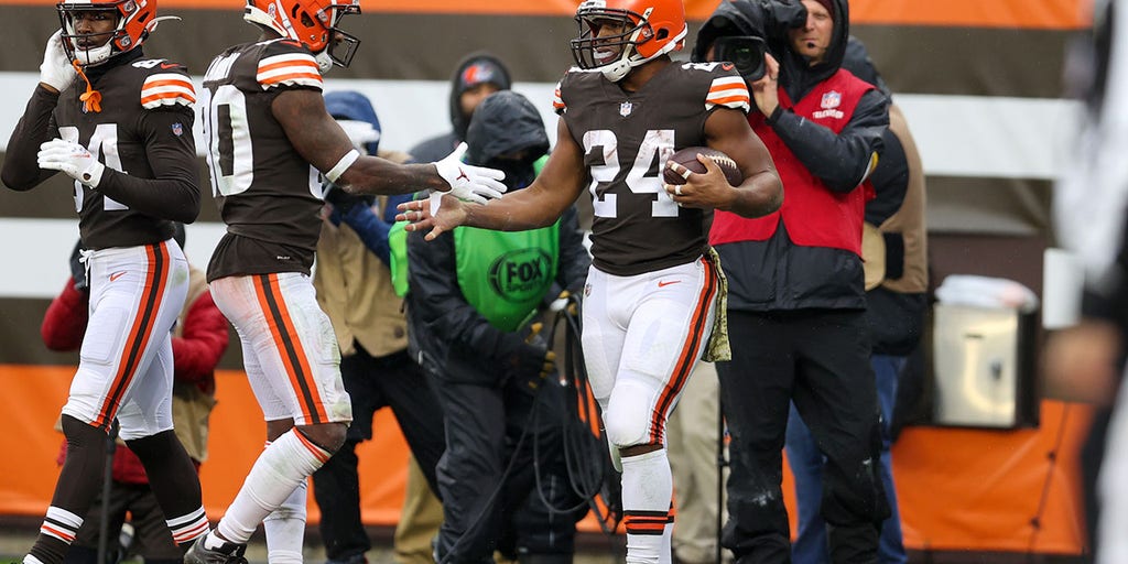 Browns running back Nick Chubb, receiver Jarvis Landry named to