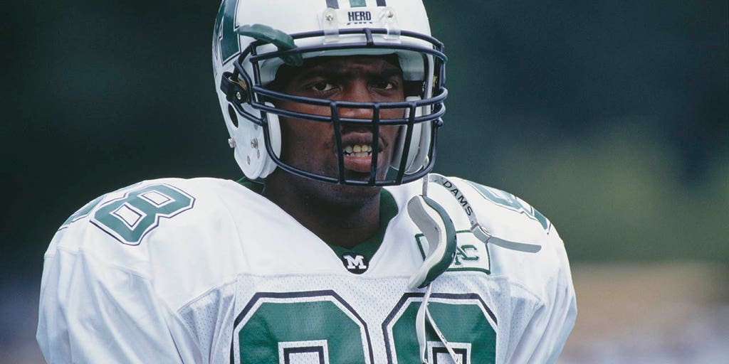 Randy Moss jokes about why he refused to go to Tennessee to play college football - Vimarsana News
