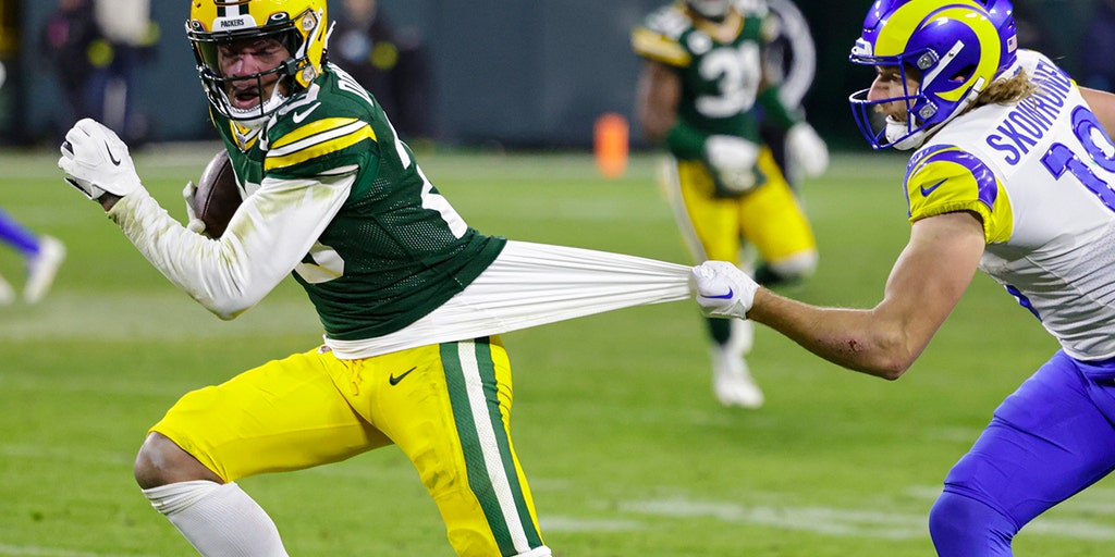 Green Bay, Wisconsin, USA. 28th Nov, 2021. Green Bay Packers cornerback  Rasul Douglas (29) pick six during the NFL football game between the Los  Angeles Rams and the Green Bay Packers at