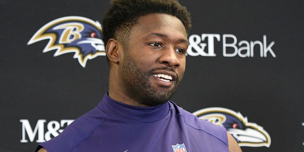 roquan smith in ravens jersey