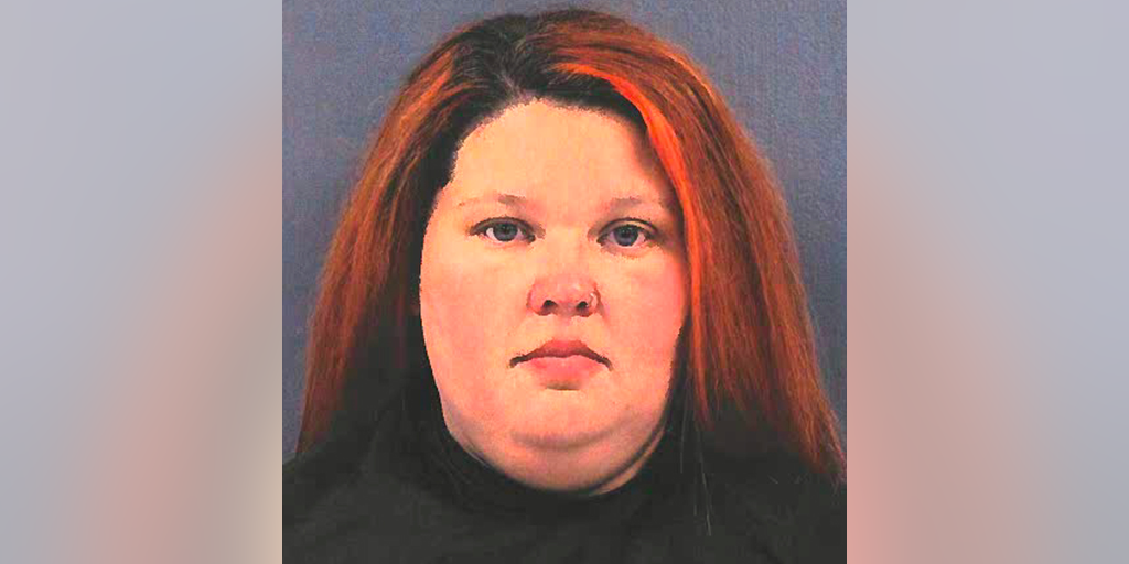 South Carolina detention officer fired after allegedly letting inmate kiss her and use cellphone - Vimarsana News
