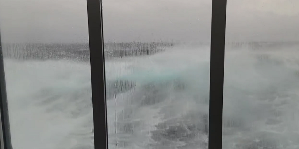 Viking Polaris passengers speak out after 'rogue wave'
strikes Antarctic cruise ship, killing American woman
