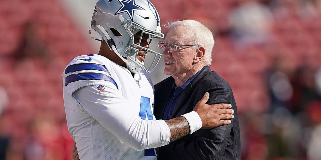 jerry jones in cowboys uniform