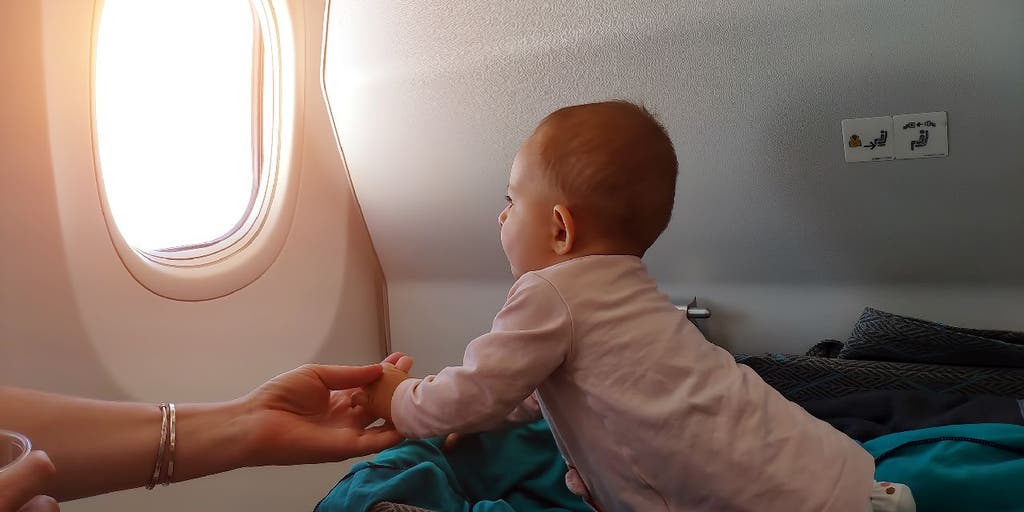 Airplane passengers did this on their tray table, prompting dismay from fellow travelers - Vimarsana News