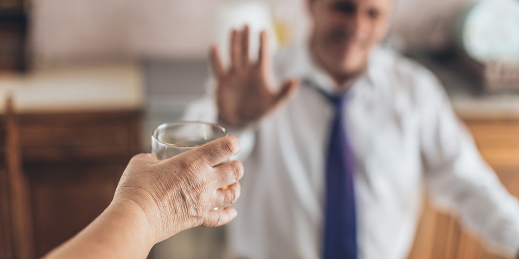 TikTok's 'One Week No Booze' trend is the latest way to cut drinking, but expert warns of serious downside - Vimarsana News