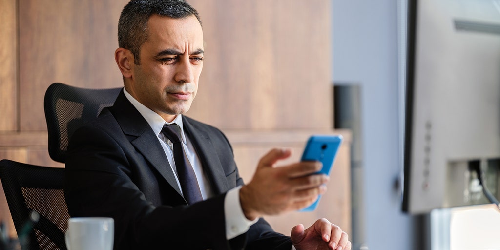 Phone call etiquette for today: Best to 'opt for a text message,' expert advises - Vimarsana News