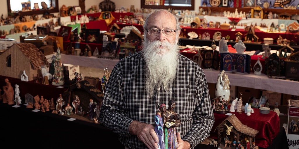 At Christmas season, Iowa man aims for world record for largest Nativity scenes collection - Vimarsana News