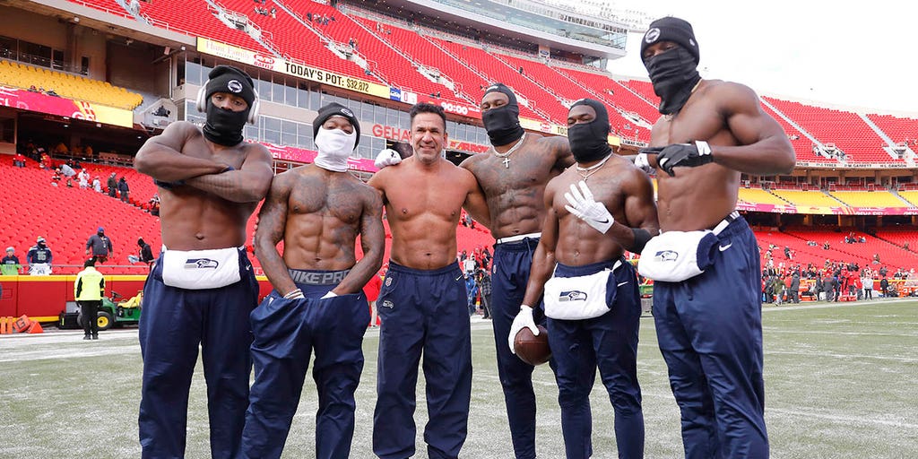 Seahawks held to three points in first half after warming up shirtless in  sub-zero wind chill