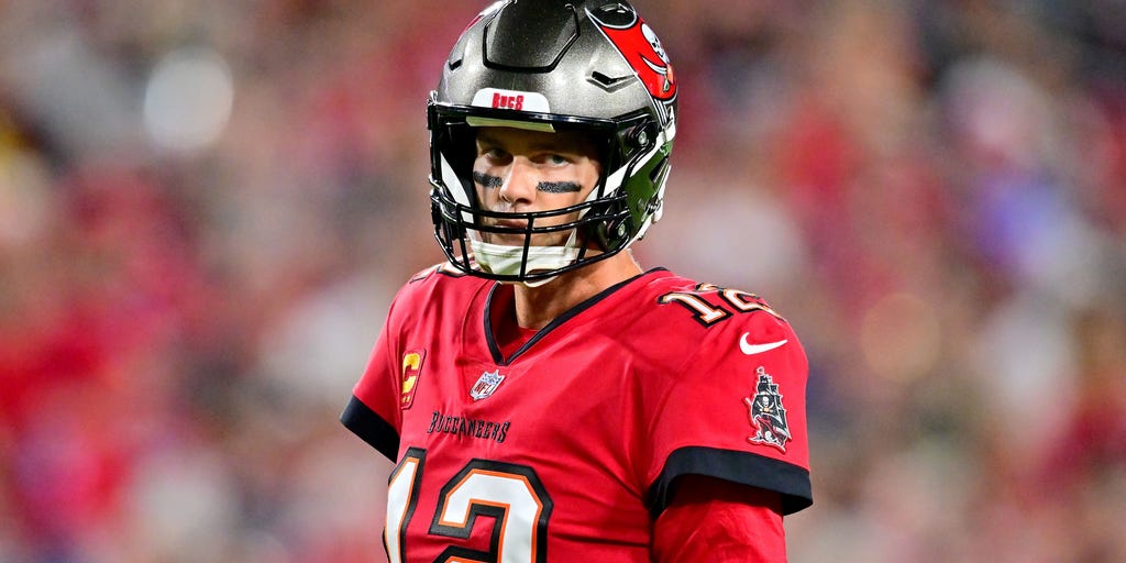 Tom Brady does it again, leading incredible fourth-quarter comeback to lift  Bucs over Saints - CBS Boston