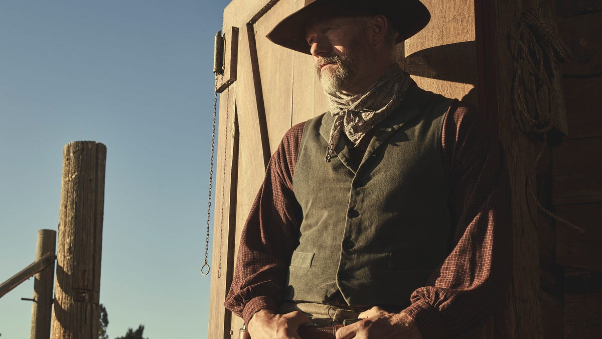 1923 star James Badge Dale wears cowboy hat